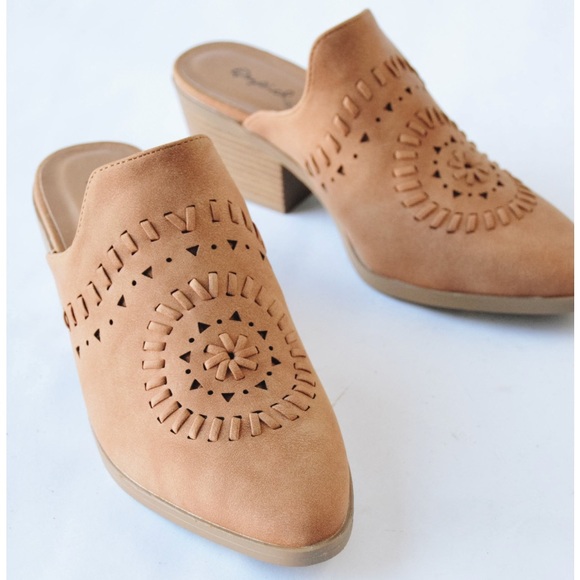 Camel Embroidered Western Style Everyday Mule - Picture 3 of 5